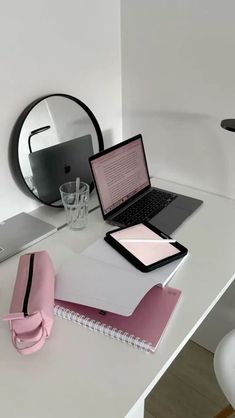 Pink Vision Board Aesthetic, Pink Girly Things Wallpaper, Aesthetic Visionboard, Design Desk, Pink Lifestyle, College Aesthetic, Life Vision Board, University School