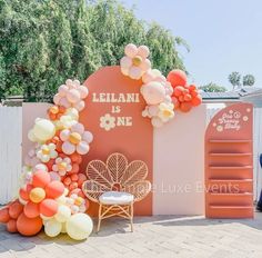 balloons and flowers decorate the entrance to an event