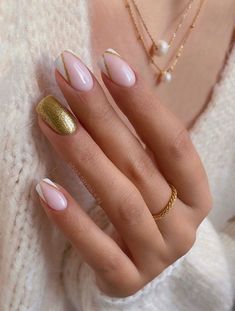 pink and gold glitter nails. new years eve nails. party nails. christmas nails ideas. Fake Nails White, Holiday Acrylic Nails, Christmas Tree Nails, Ballet Nails, Girly Acrylic, Christmas Gel, Milky Nails, Gold Nail Designs, Red Christmas Nails