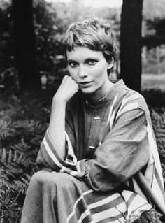 Mia Farrow Short Hair, Pixie Crop, Alfred Eisenstaedt, Heck Yeah, Grunge Hair, White Photo