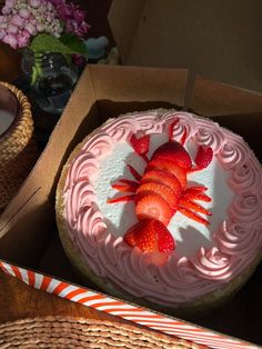 Lobster Strawberry Cake, Baking Ideas With Boyfriend, Cute Homemade Birthday Cake, Edible Paper Cake Decoration, Really Yummy Food, Fun 21st Birthday Cakes, Aesthetic Cake Decor, Food & Drinks, Shrimp Cake Design