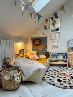 a child's bedroom is decorated in white and blue