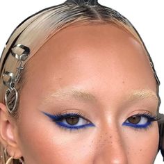 Blue Eyeliner Makeup, Maquillage On Fleek, Rave Makeup, Blue Eyeliner, Star Makeup, Photoshoot Makeup, Edgy Makeup