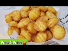 some fried food is in a basket on the table