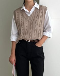 Skirt Styling, Sweater Vest Outfit, 일본 패션, Chique Outfits, Business Casual Outfits For Work, Everyday Fashion Outfits, Neue Outfits, Classy Work Outfits, Stylish Work Outfits