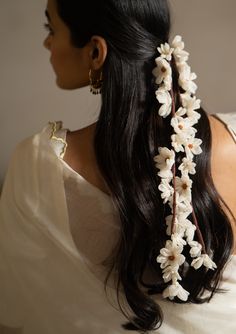 Simpul Dasi, Pink Flower Hair, Flowers In Her Hair, Floral Accessories Hair, Flower Hair Accessories, Floral Hair, Black Power, Look Vintage, Aesthetic Hair