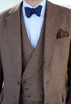 voxsart: Tweed Time. Will Boehlke in Lovat tweed. Bowtie Wedding, Tweed Jackets, Double Breasted Waistcoat, Tweed Suit, Brown Tweed, Lapel Jacket, Brown Suits, Tweed Suits