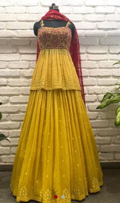 Normal Lehenga, Wadding Dress, Kurti Aesthetic, Haldi Photoshoot, Haldi Dress, Haldi Outfits, Simple Lehenga, Black Lehenga