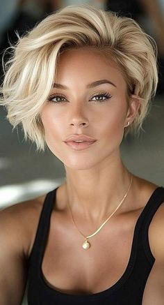 Messy Bob Side Part, Short Flirty Hairstyles, Short Hairstyle Women Bob Layered, Woman’s Short Hair, Short Layered Messy Hairstyles, Stacked Short Bob Haircut, One Side Short One Side Long Hair, Short Hairstyles For Double Chin Face, Hairstyle Bob Short