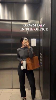 Every Day Business Casual, Classy Outfits Work Business Casual, Classy Buissnes Outfits Woman, Sweater And Jeans Work Outfit, Rich Lady Outfit Casual, Fall Outfits Corporate, Medical Intern Outfit, Work Lady Aesthetic, H&m Office Outfits