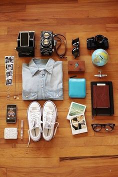 Travel Outfit Spring, Travel Must Haves, Travel Packing, Mode Vintage, Life Photography, Still Life Photography, Travel Outfit, Travel Style, Packing List