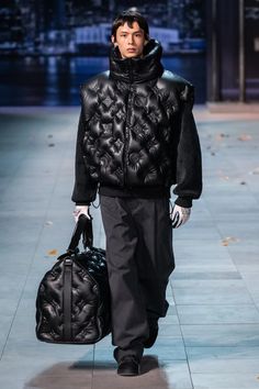 Virgil Abloh Louis Vuitton, Men Fashion Show, Streetwear Men Outfits, Louis Vuitton Shoes, Louis Vuitton Men, Virgil Abloh, Fashion Show Collection, Vuitton Handbags, Louis Vuitton Handbags