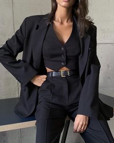 Buisness Casual, Butterfly Makeup, Woman In Suit, Luxury Photography, Woman Suit Fashion, Neue Outfits, Classy Fashion, Looks Black, Fashion Mistakes