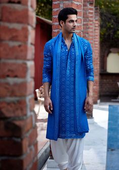 Editor's Note Elevate your style with our azure blue mirror work kurta, designed to make a statement at sangeet occasions. The vibrant blue hue and intricate mirror work detailing add a touch o... Kurta With Stole Men, Blue Kurta Men, Sangeet Outfit For Men, Stole For Men, White Salwar, Intricate Mirror, Indian Wedding Clothes For Men, Danish Image