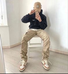 Cargos Fits Men, Creme Cargos Outfits Men, Tan Outfit Men Street Styles, Beige Winter Outfit Men, Beige Outfit Men Street Styles, Creme Cargo Pants Outfit Men, Mens Beige Cargo Pants Outfit, Beige Outfit Ideas Men, Beige Streetwear Men