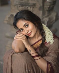 Beatifull indian girl in traditional saree outfit, temple, kerala,tamil Teju Ashwini, Kerala Traditional Saree, Girls Dpz Stylish, Saree Outfit, Easy Photography Ideas, Simple Saree Designs, Breakup Picture, Self Photography, Saree Poses