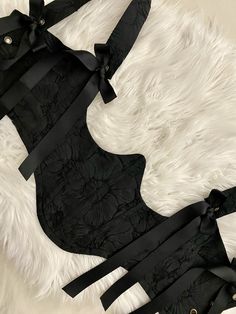 Floral Black Underbust. This Corset Belt is made with a Jacquard fabric with an embossed floral pattern, the texture gives it an elegant and feminine touch. You can wear it over a nice silk or cetím dress, but you can also wear it over a shirt for a more casual look. An on-trend fashion piece that cannot be missing from your wardrobe.   Fabrics: Floral Jacquard, Polyester Lining. With Bones Inside. Underbust Corset Pattern, Black Underbust Corset, Underbust Corset Belt, Dark Academy, Cotton Corset, Corset Pattern, Boned Corsets, Corset Belt, Underbust Corset