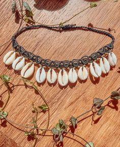 Gorgeous hand-braided macrame adjustable Anklet or Bracelet with beautiful shell pendants/charms. Perfect for layering to achieve a bohemian inspired look. Beach Jewellery, Hippies, Macrame Shell, Adjustable Anklet, Braided Macrame, Braids With Weave, Beaded Jewelry Patterns, Shell Pendant, Valentines Gift