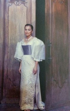 Filipiniana Couture, Vogue Philippines, Philippine Culture, Filipino Clothing, Philippines Fashion, Filipiniana Dress