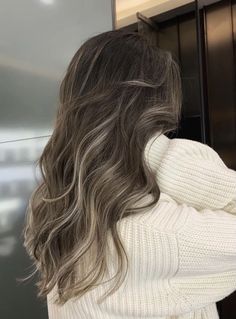 Haircut Selfie, Photo Hijab, Black Hair Balayage, Brown Hair Looks, Ash Hair Color, Brown Hair Inspo, Brunette Hair With Highlights, Cute Hairstyle, Dark Hair With Highlights