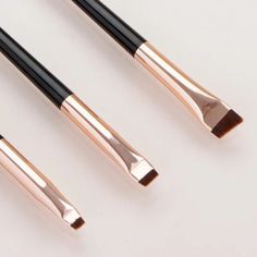 Specification: Category: makeup brush set Material: fiber bristles + aluminum tube + rubber handle Color: black, white gold, black gold Size: about 15.5cm long Applicable skin type: universal Applicable parts: eye Quantity: 3pcs/set Package includes: 1 * makeup brush set Description: Fine angled eyebrow brush, eyeliner, ultra-thin eyeshadow brush Soft bristles for fine makeup application Easy to shape your eyebrows, even for beginners Compact and natural-looking Makeup Contouring, Fine Eyeliner, Eyeliner Application, Contouring Makeup, Eyebrow Liner, Brow Brush, Eye Makeup Brushes, Contour Brush, Eyeliner Brush