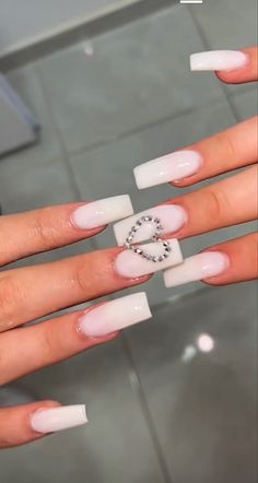 White Nails Ideas With Diamonds, Nails Ideas Best Friends, Nails Acrylic White With Heart, Nail Best Friends, White Cute Acrylic Nails, Best Friend Heart Nails, Cute Matching Acrylic Nails For Best Friends, Matching Heart Nails With Best Friend, Nails Acrylic Matching Bff