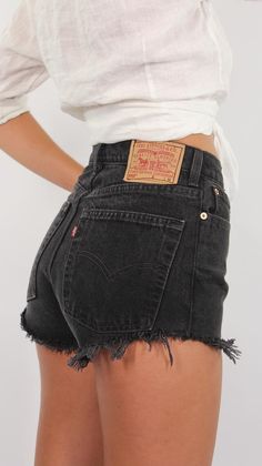 Vintage 90s Black Levis High Waist Cut Off Denim Shorts | 11 Sizes | 23” 24" 25" 26" 27" 28" 29" 30" 31" 32" 33"Vintage denim shorts, vintage Levis, Levis shorts, high waist shorts, high rise, cut off shorts, short shorts, 90s shorts, sustainable cloth// Made to be fitted around the waist, hips + bum - then slightly looser on the thighs// High waist, high rise// Longer inseam and longer around the bum - but slightly higher on the thigh to make your legs look longer// High quality, medium/heavy w Denim Shorts Outfit, 90s Shorts, Vintage Denim Shorts, Black Levis, Jeans Levis, Looks Style, Preppy Outfits, Denim Outfit