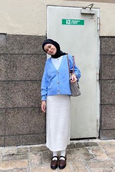 Follow Yuk ! Perpaduan Ootd Hijab Cardigan Korea Trend Kekinian #ootdhijabcardigan #ootdhijabremaja Hijab Hoodie, Unique Hijab, Thick Knit Cardigan, Straight Cut Pants, Formal Jacket, Hijab Trends, Classic Blouses, Hijab Ootd