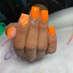 Baddie Short Acrylic Nails Orange, Orange Shorties Acrylic Nails, Shorties Nails Orange, Orange Baddie Nails Short, Acrylic Nails 2 Different Color Hands, Cute Short Nail Sets Fall, Cute Orange Nails Short, Short Yellow Acrylic Nails, Short Orange Acrylic Nails