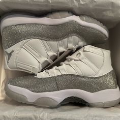 Wmns Air Jordan 11 Retro, White/ Metallic Silver (Brand New- Never Worn) Sparkly Jordans, Silver Jordans, Fire Red 4s, Air Jordans 1 Mid, Jordan 11 Blue, Quince Planning, Fine Shoes, Preppy Decal, Jordan 11s