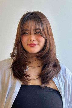 See-Through Waterfall Bangs for girls with layered medium hair Airy Bangs Round Face, Oval Face Hairstyles Women Long, Woodland Hairstyles, Jungle Hairstyles, Safari Hairstyles, Garden Hairstyles, Tropical Hairstyles, Floral Hairstyles, Haircut For Square Face