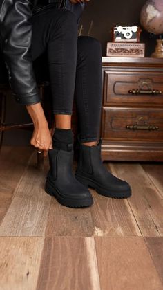 ℹ️ Comfortable, Versatile, & Durable!👌😍👢Thursday Boots makes the highest quality leather boots and sells them at the lowest sustainable price possible. Quality Leather Boots, Thursday Boots, Black Chelsea Boots, Chelsea Boot, Black Matte, Leather Gloves, Leather Interior, Leather Boots, Chelsea Boots