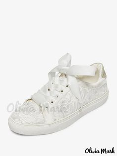 Olivia Mark - Stylish Womens Canvas Flat Bridal Sneaker Shoes with Round Toe - Elegant Wedding Footwear Baskets 2022, Wedding Tennis Shoes, Bride Flats, Wedding Shoes Sneakers, Erin Kelly, Comfortable Bridal Shoes, Bridal Sneakers, Fox Wedding, Bride Looks