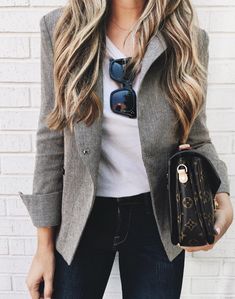 STYLECASTER | Flattering Style | How to Dress Flattering Look | How to Look Slimmer Real Estate Agent Attire, Herringbone Blazer, Dallas Fashion, Grey Herringbone, Closet Ideas, Grey Blazer, Closet Space, Long Sleeve Blazers