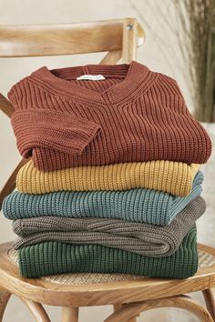 A perennial favorite, our shaker-stitch sweater is freshly updated for the season with a wide-ribbed V-neck and mini side slits. | Women's Shaker V-Neck Sweater - Spice - Medium Stitch Sweater, Knit Denim, Soft Autumn, Autumn Clothes, Knit Tees, Fall Sweaters, Green Sweater, Womens Fall, Petite Size