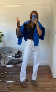 Gabi Sullivan, Outfit Inspo School, Outfit College, Nyc Outfits, New York Outfits, White Jeans Outfit, College Outfit, Outfit Inspired, Just Style