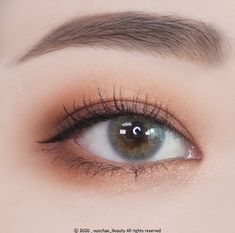 Downturned Eyeshadow, Eye Makeup Daily, Makeup For Hooded Asian Eyes, Korean Makeup Hooded Eyes, Korean Eyeshadow Looks, Downturned Eyebrows, Eyeshadow Korean Look, Eye Makeup Monolid Eyes, Asian Downturned Eyes