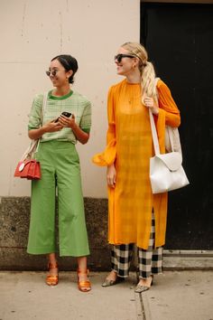 Ganni Street Style 2022, Colour Street Style, New York Fashion 2023, Spring 2023 Fashion Trends Street Style, Street Style Trends 2023, 2023ss Trend Fashion, People On Street, Ganni Street Style, Street Style Spring 2023