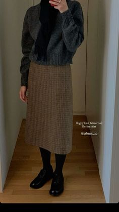 Feminine Look, Long Skirt, Work Outfit, Winter Fashion, Fall Winter, Ootd, Lifestyle, Wardrobe