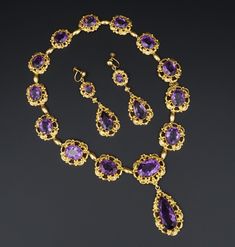 Antique Victorian Yellow Gold Amethyst Bib Necklace Earring Suite 16" CO983 Vintage Jewelry Antique Necklaces, Victorian Amethyst Gemstone Jewelry, Antique Amethyst Jewelry For Formal Occasions, Purple Vintage Jewelry, Victorian Jewelry Necklace, Amethyst Jewelry Set, Medieval Jewelry, Gold Jewelry Necklace, Gold Necklace Set