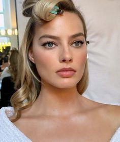 Margot Robbie Instagram, Margot Robbie Makeup, Emma Mackey, Margot Robbie Style, Bridesmaid Hair Makeup, Barbie Makeup, Event Makeup