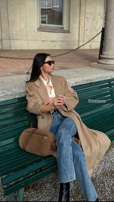 Coat Outfit, Paris Outfits, Looks Black, Rock A, Modest Fashion Outfits, Coat Outfits, Winter Fashion Outfits