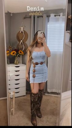 Western Outfit Inspo Concert, Vaquera Boots Outfit, Jean Dress Western Outfit, Denim Dress With Cowboy Boots, Vaquera Outfit Mexican Dress, Oc Fair Outfit, Latina Cowgirl Outfits, Jean Dress Outfit, Outfit Vaqueros