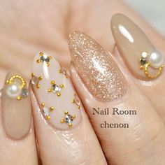 Clear Glitter Nails, Pearl Nail Art, Romantic Nails, Beauty Nails Design, Set Ideas, Nail Art Designs Videos, Pearl Nails, Nail Jewelry, Crystal Nails