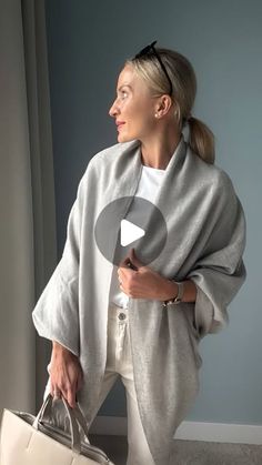 S I L V I A  Š K U L T É T Y on Instagram: "How to make a CARDIGAN from a SCARF 🤌🏻

ZO ŠÁLU 👉🏻 KARDIGAN 😉 

Dnes už je riadne cítiť zimu 🥶 tak možno sa zíde 💪🏻" How To Wear A Cashmere Wrap, How To Wrap A Pashmina Shawl, Scarf Cardigan Diy, Denim Scarf Diy Old Jeans, How To Tie A Big Scarf, Scarf Into Cardigan, Scarf As A Cardigan, Shawl Outfit Ideas, Scarf Tying Ideas