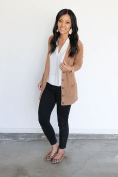 Work Outfits Frauen, Tan Cardigan, Flats Outfit, Business Casual Work, Plain Outfits, Business Casual Outfits For Work, Summer Work Outfits, Stylish Work Outfits, Cardigan Outfits