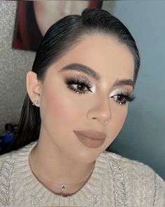 Buchona Makeup Looks, Makeup Buchifresa, Social Glam Makeup, Silver Glam Makeup, Black And Silver Eye Makeup, Makeup Social, Make Up Bride, Silver Eye Makeup, Makeup Ojos