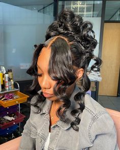 Sooo elegant😍😍Amazing wig updo from stylist @_tizzightt 🤗 🤗 Follow @bombtress_hair for more stunning styles💃💃 Enjoy best deals of the year and get bomb hair🔥🔥 . . . . . . . . . . . #explore #blackhairmag #frontalinstall #lacefrontwig #bodywavewigs #hairupdo #lacefront #wigunits #wiginstall #lacewigs #lacefrontalwig #issawig #wigstore #wigsforsale #affordablewigs #frontalunits #frontalwig #hdwigs #hdlace #humanhairwigs #wigstore #gluelesswig #transparentlace #hairvendor #halfuphalfdown Body Wave Wig Updo, Lace Front Wigs With Hair Bows, Wig Styles With Bow, Deep Wave Wig With Bow, Body Wave Wig With Butterfly Braid, Classy Hairstyles, Braided Hairstyles For Teens, Slick Hairstyles