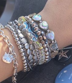 Outfit Inspo Jewerly, Bracelet Y2k Aesthetic, Silver Jewelry Stacking, Lots Of Silver Jewelry Aesthetic, Silver Jewellery Layering, Lots Of Bracelets On Wrist Aesthetic, Chunky Bracelets Aesthetic, Y2k Bracelets Aesthetic