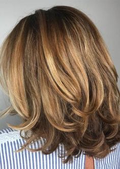 Thick Hair Cuts, Medium Layered Haircuts, Medium Layered Hair, Modern Haircuts, Penteado Cabelo Curto, Haircuts For Fine Hair, Modern Hairstyles, Medium Hair Cuts, Tan Skin